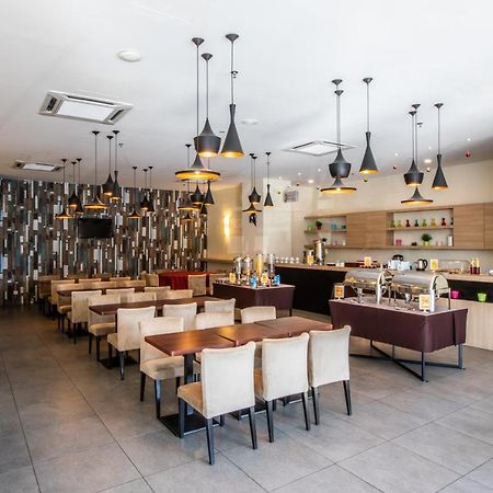 The Leverage Business Hotel Джохор Бахру Екстериор снимка