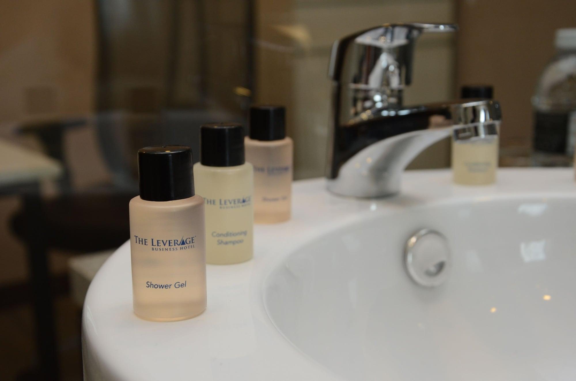 The Leverage Business Hotel Джохор Бахру Екстериор снимка