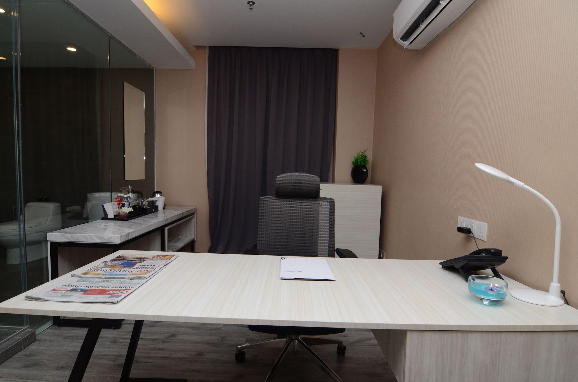The Leverage Business Hotel Джохор Бахру Екстериор снимка