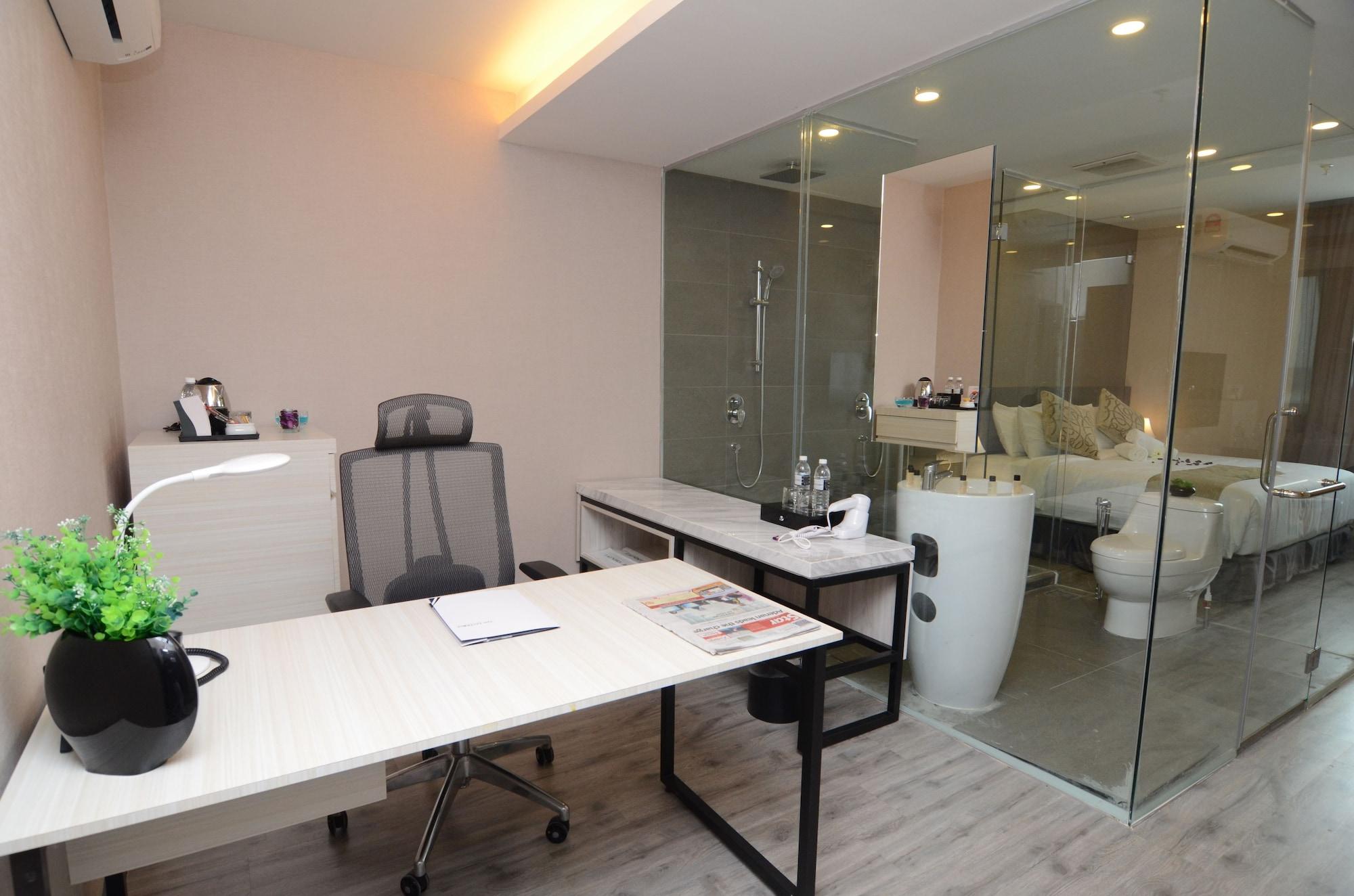 The Leverage Business Hotel Джохор Бахру Екстериор снимка