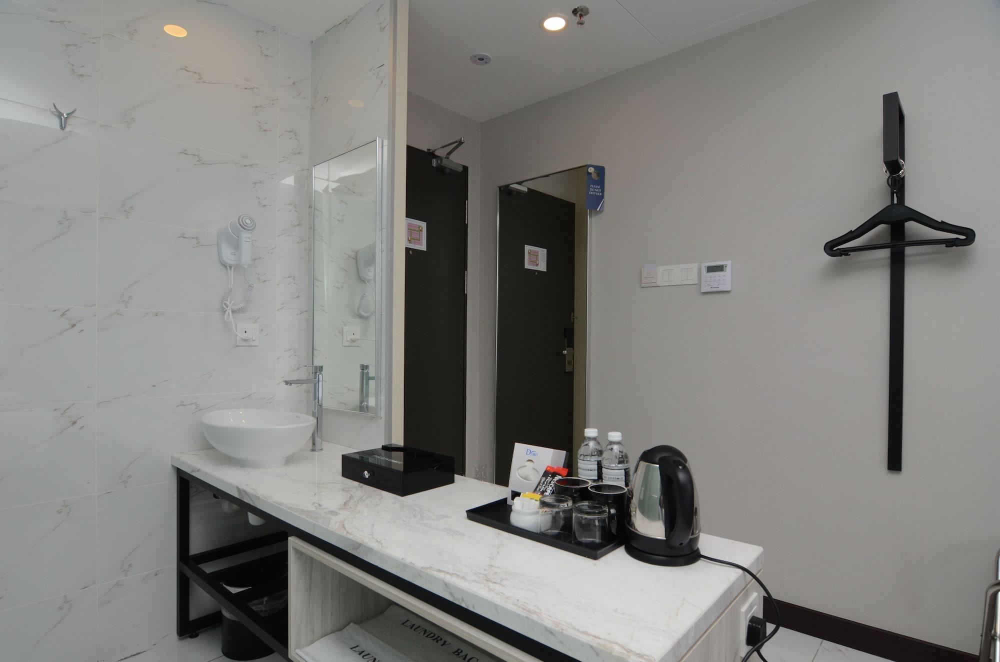 The Leverage Business Hotel Джохор Бахру Екстериор снимка