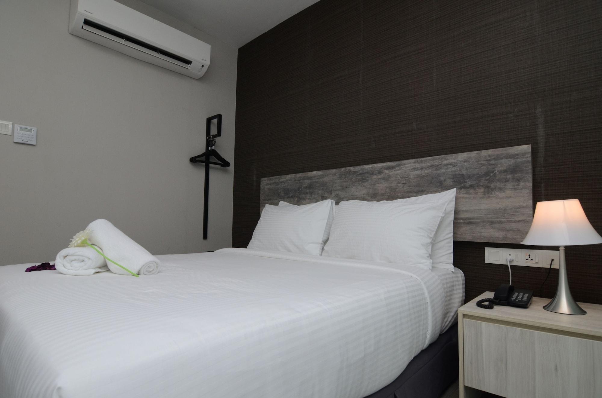 The Leverage Business Hotel Джохор Бахру Екстериор снимка