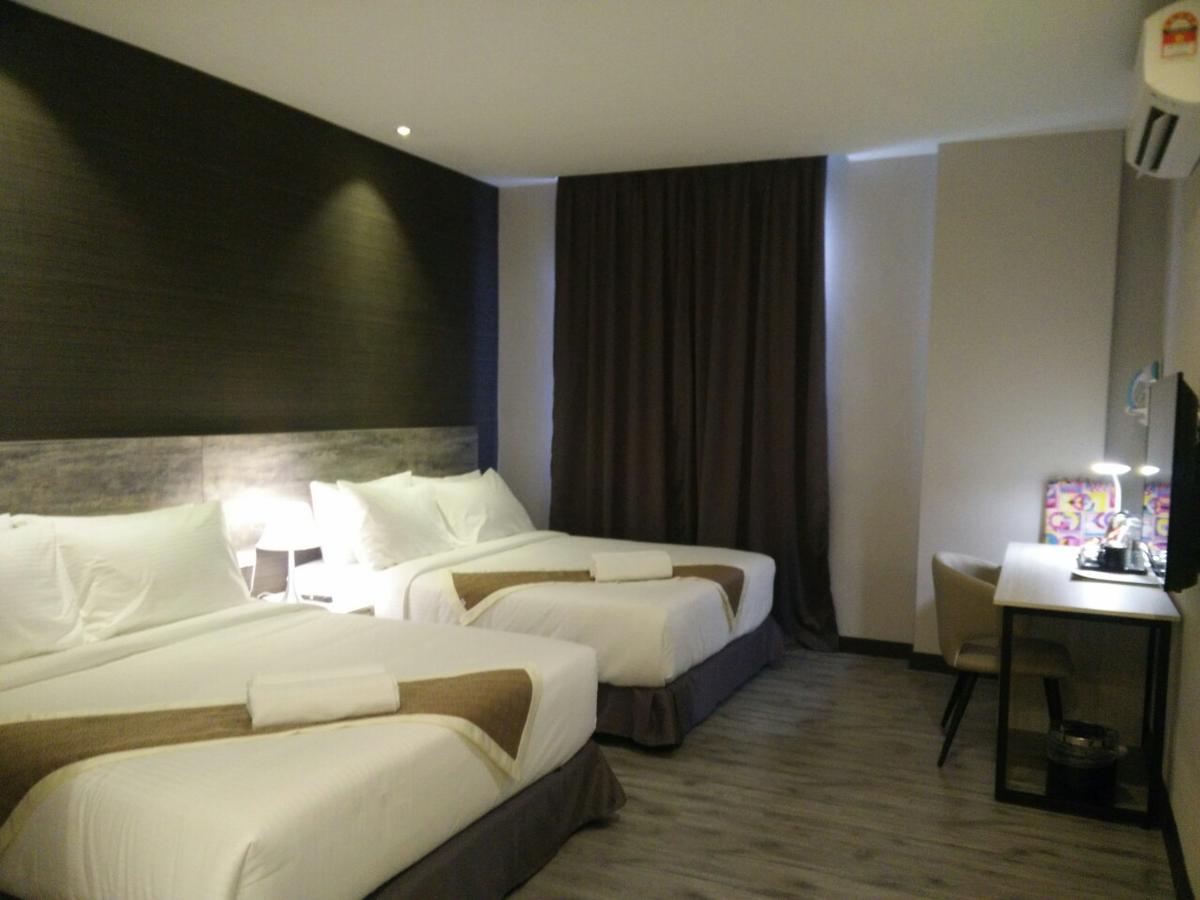 The Leverage Business Hotel Джохор Бахру Екстериор снимка