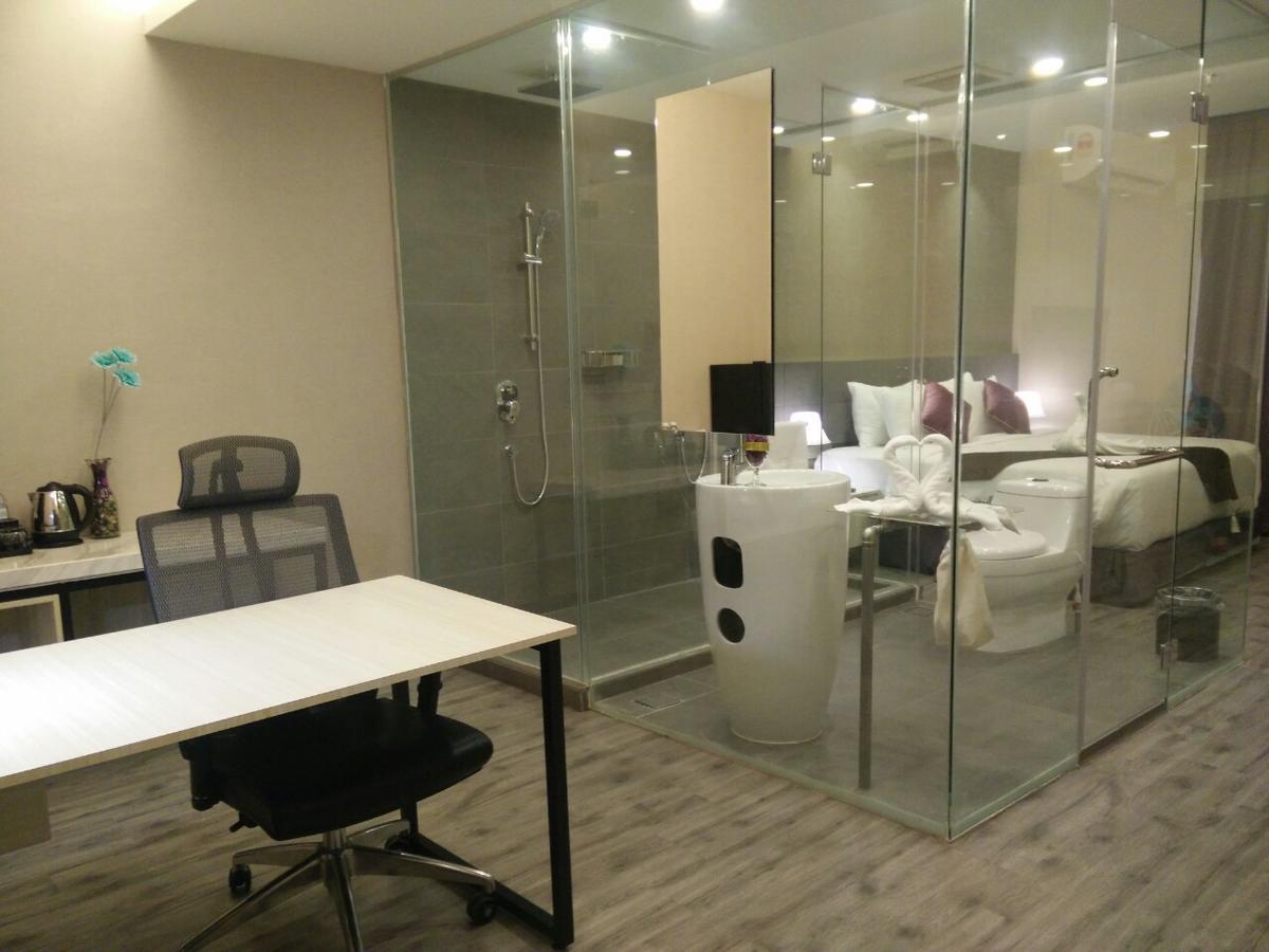 The Leverage Business Hotel Джохор Бахру Екстериор снимка