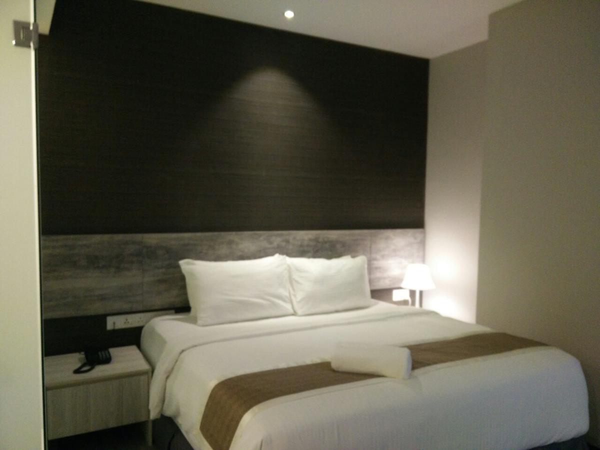 The Leverage Business Hotel Джохор Бахру Екстериор снимка