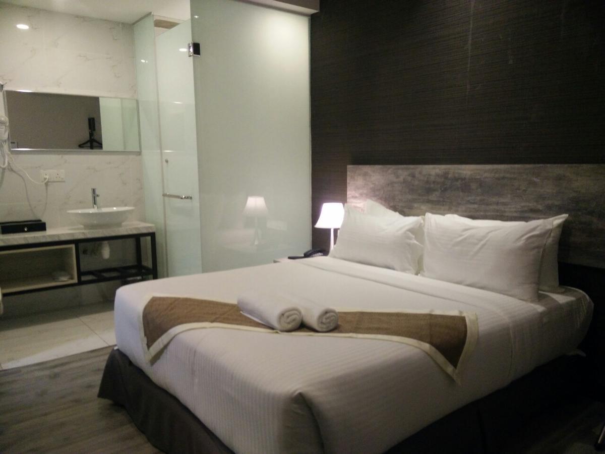 The Leverage Business Hotel Джохор Бахру Екстериор снимка