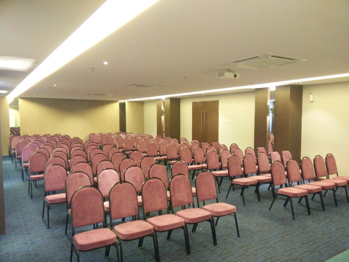 The Leverage Business Hotel Джохор Бахру Екстериор снимка