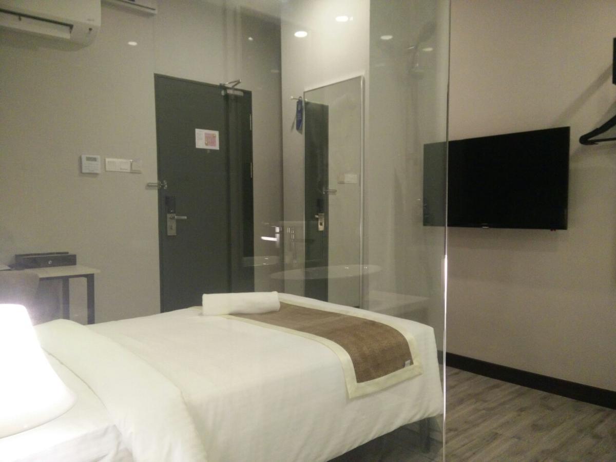 The Leverage Business Hotel Джохор Бахру Екстериор снимка