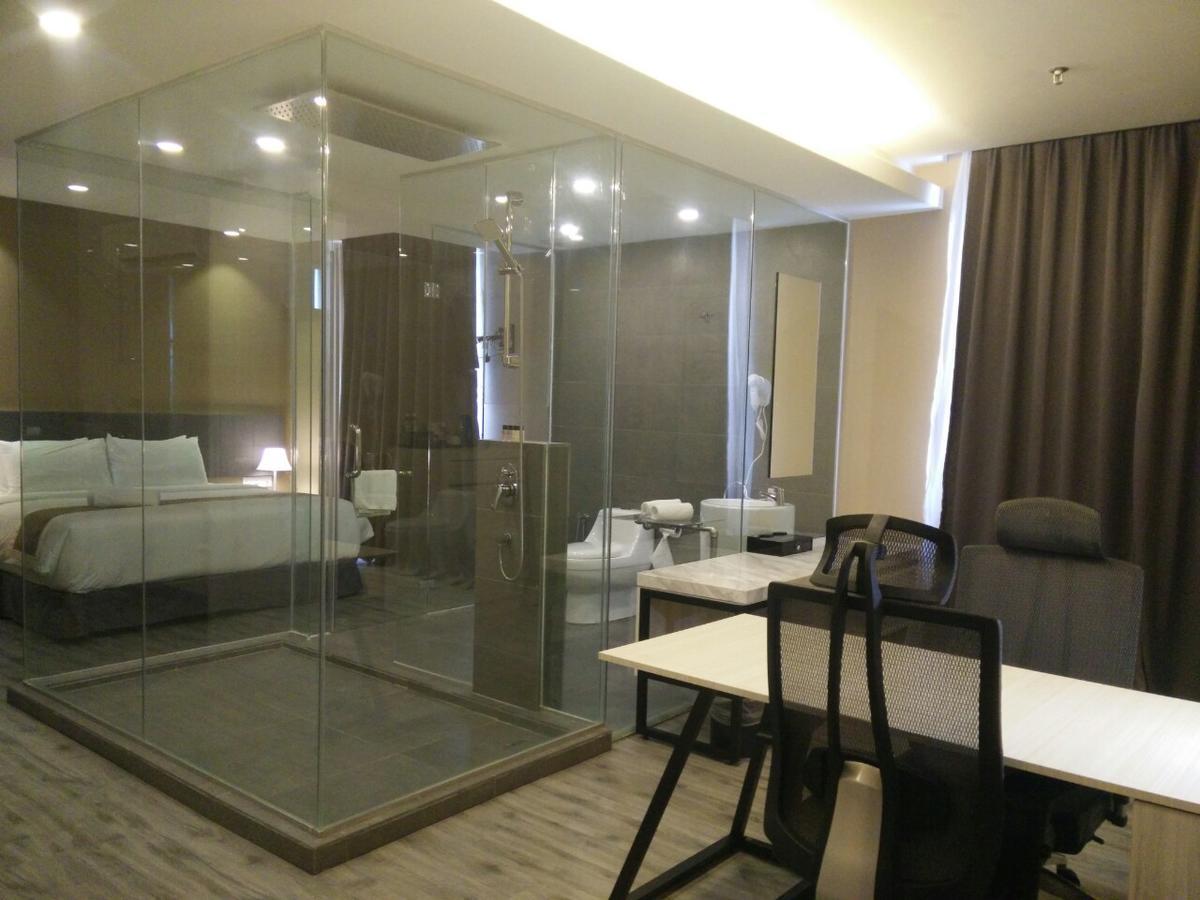 The Leverage Business Hotel Джохор Бахру Екстериор снимка