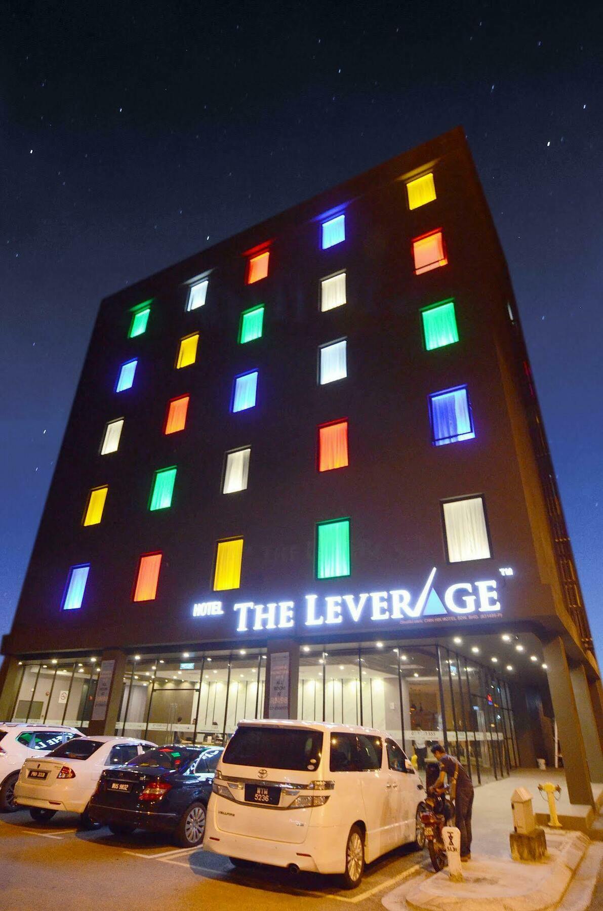 The Leverage Business Hotel Джохор Бахру Екстериор снимка