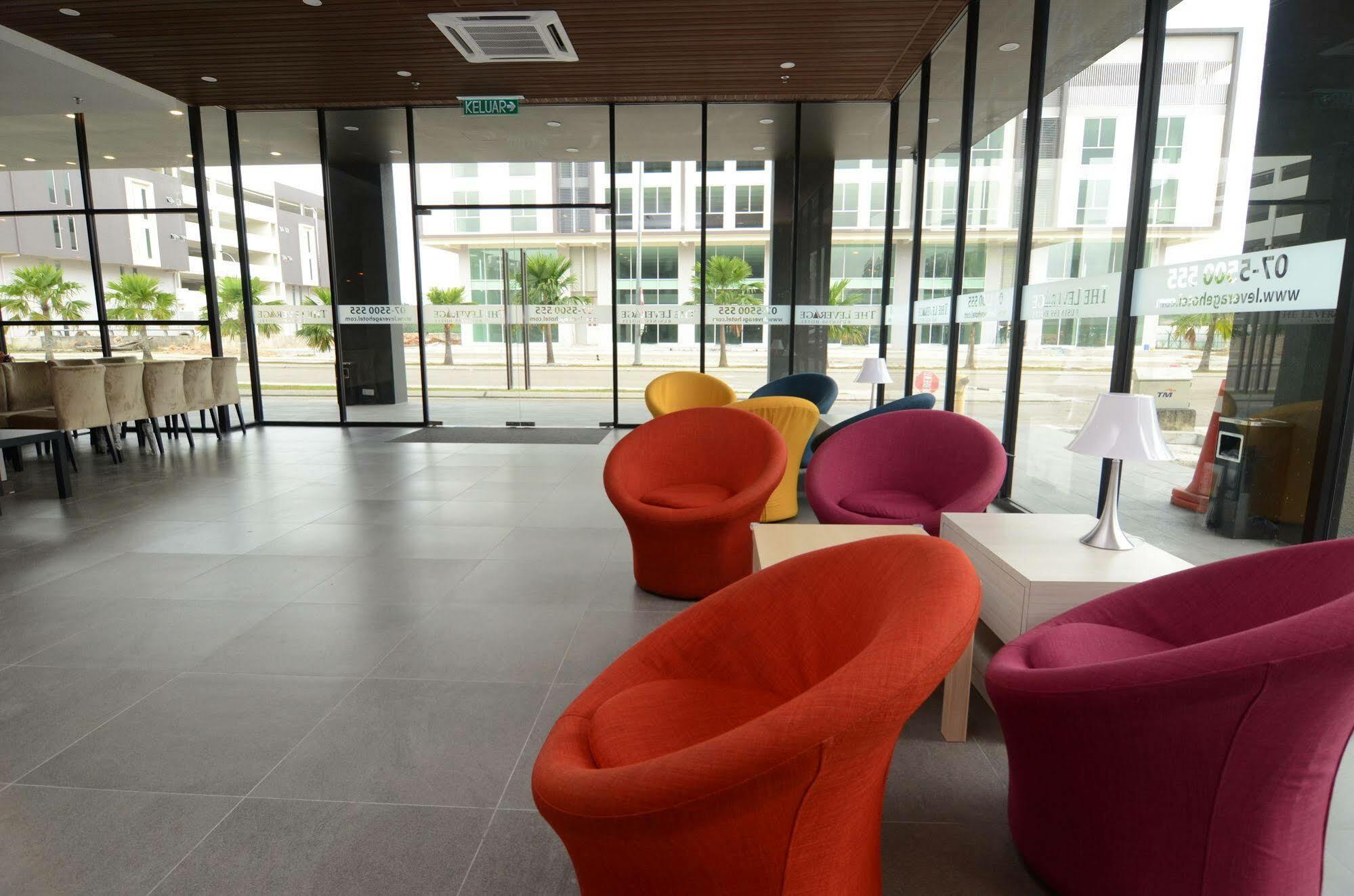 The Leverage Business Hotel Джохор Бахру Екстериор снимка