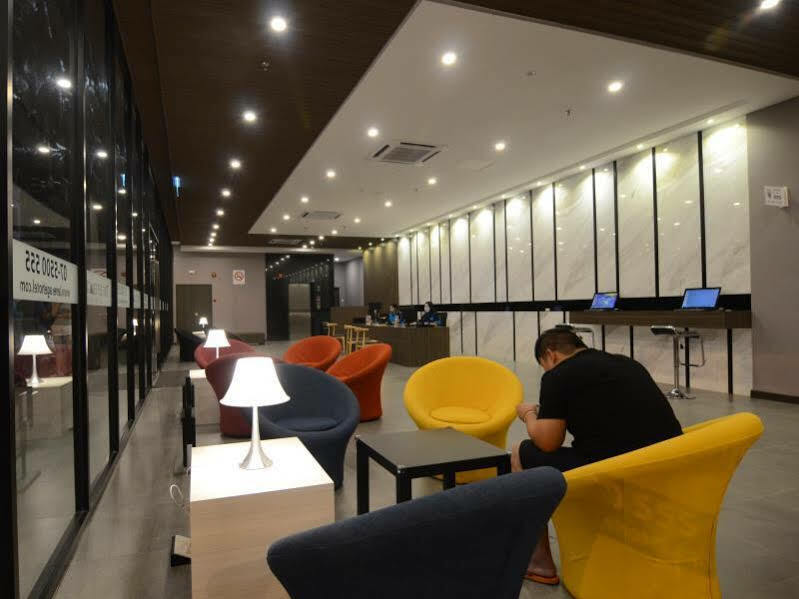 The Leverage Business Hotel Джохор Бахру Екстериор снимка
